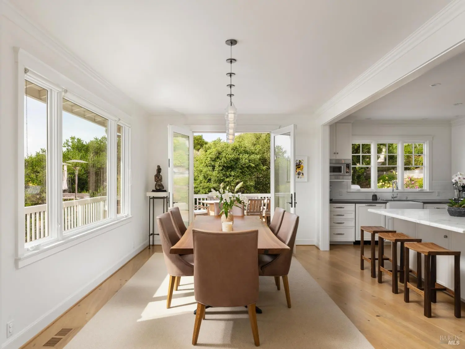 Garden-view dining room