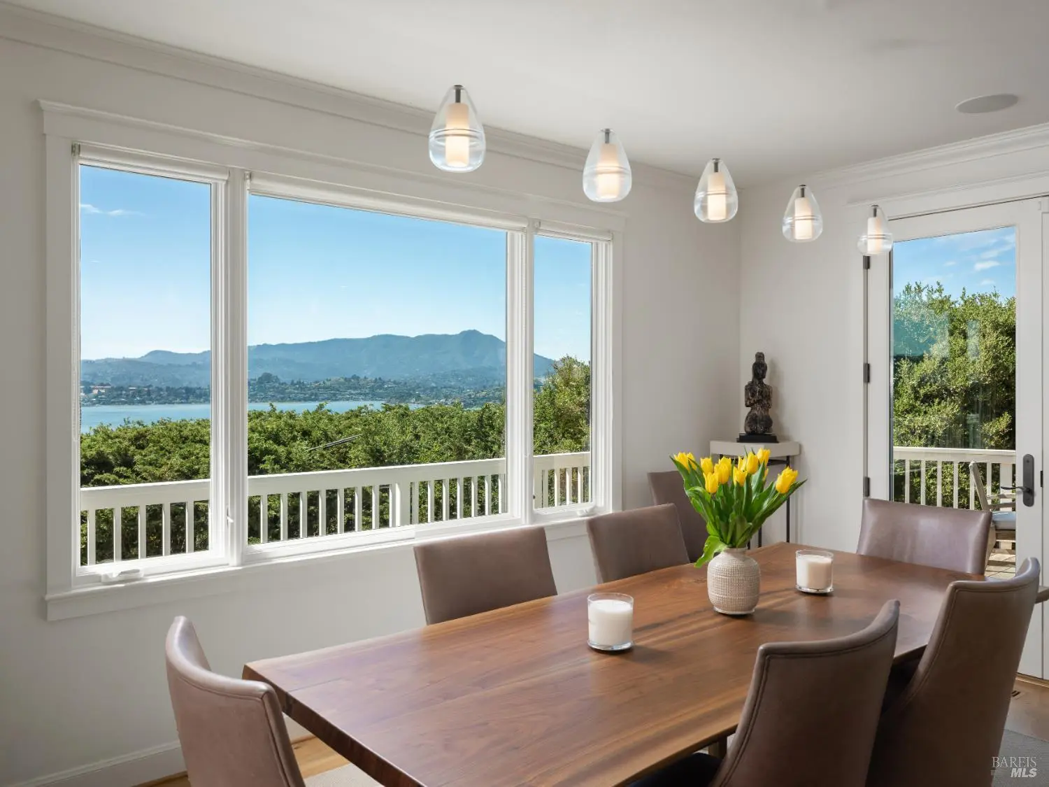 Dining room bay view